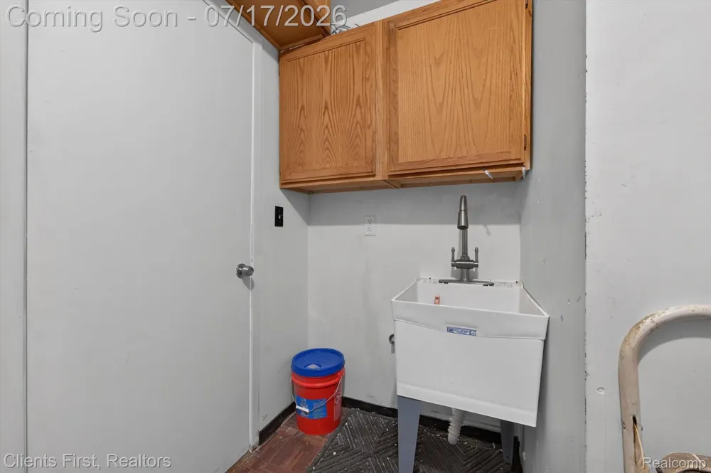 36852 Chase Street Romulus City, MI 48174