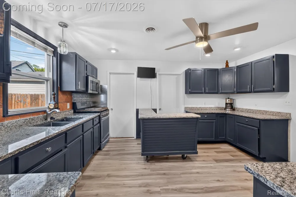 36852 Chase Street Romulus City, MI 48174