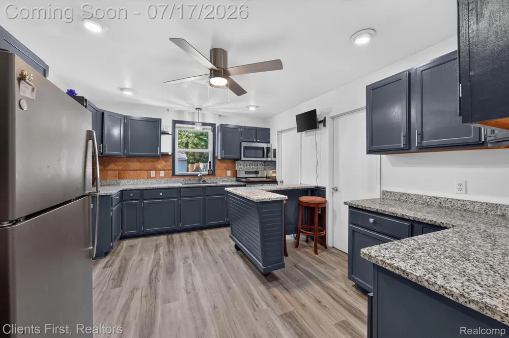 36852 Chase Street Romulus City, MI 48174