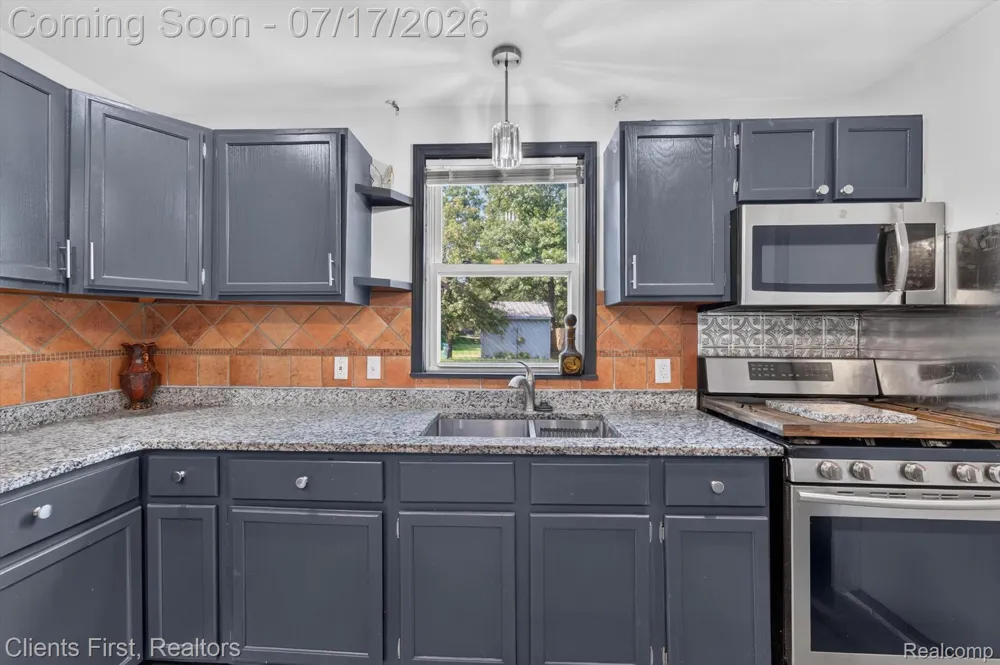 36852 Chase Street Romulus City, MI 48174