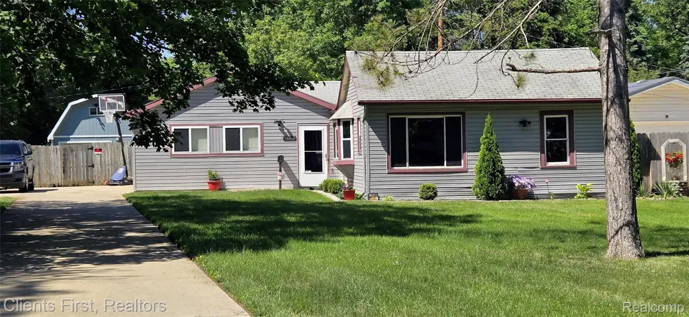 36852 Chase Street Romulus City, MI 48174