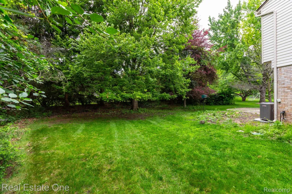 6011 Walker Drive Troy City, MI 48085