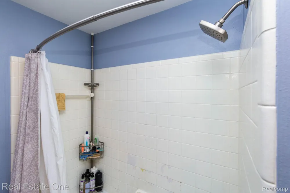 6011 Walker Drive Troy City, MI 48085