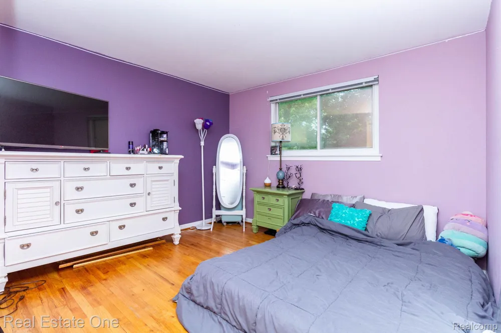 6011 Walker Drive Troy City, MI 48085