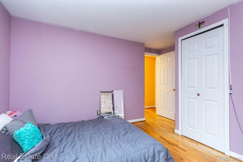6011 Walker Drive Troy City, MI 48085