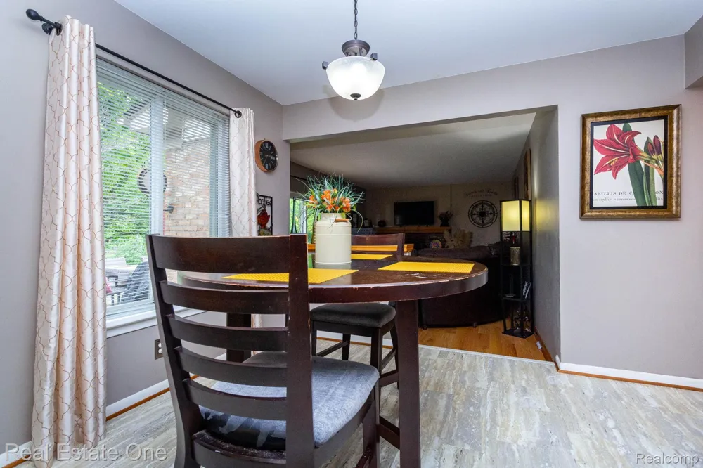 6011 Walker Drive Troy City, MI 48085