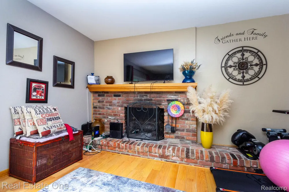 6011 Walker Drive Troy City, MI 48085