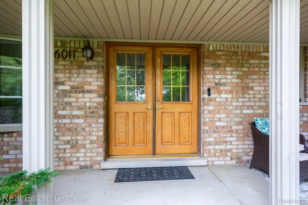 6011 Walker Drive Troy City, MI 48085