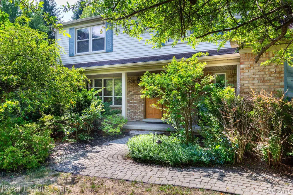 6011 Walker Drive Troy City, MI 48085