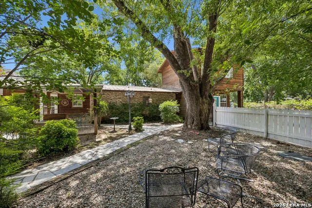 2632 WILLIAMS LAKESHORE Kingsland, TX 78639