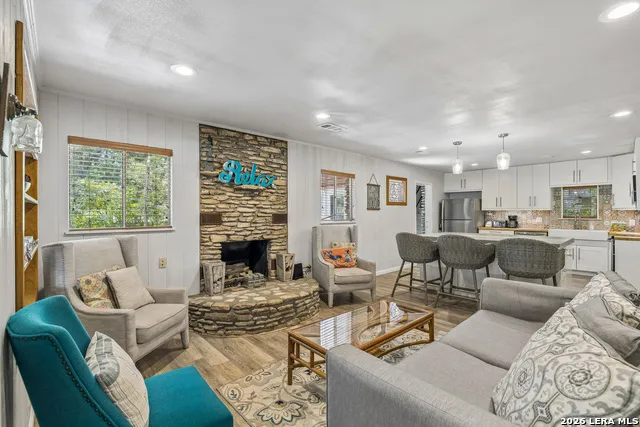 2632 WILLIAMS LAKESHORE Kingsland, TX 78639