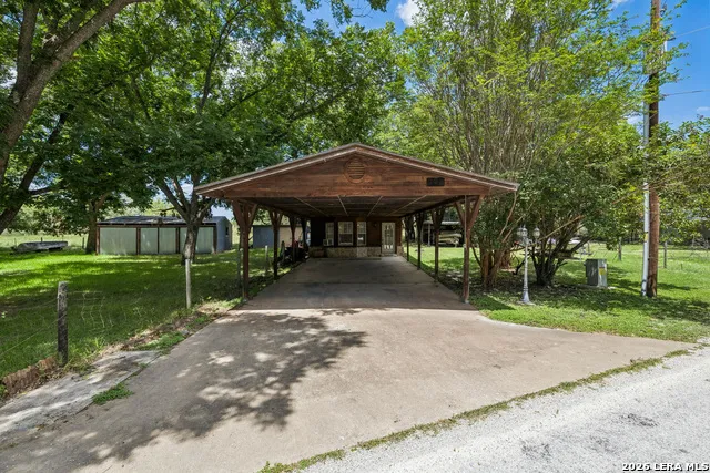 2632 WILLIAMS LAKESHORE Kingsland, TX 78639