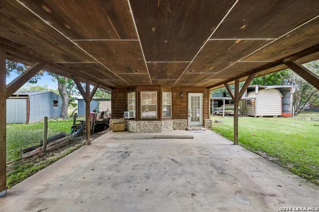 2632 WILLIAMS LAKESHORE Kingsland, TX 78639