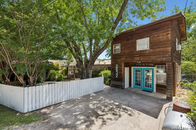 2632 WILLIAMS LAKESHORE Kingsland, TX 78639