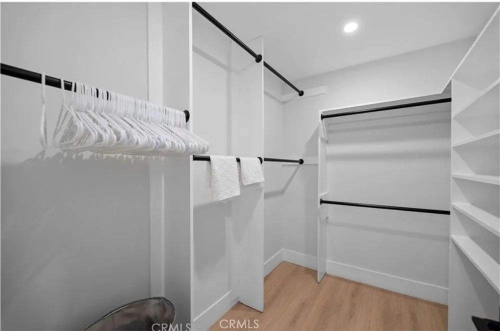 4240 Kingfisher Road Calabasas, CA 91302