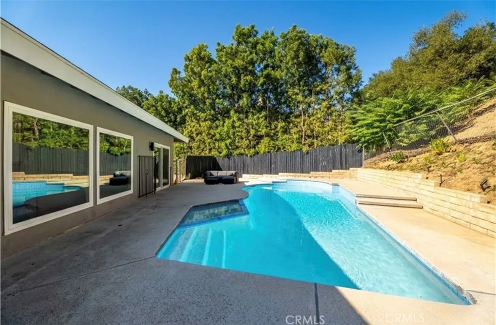 4240 Kingfisher Road Calabasas, CA 91302