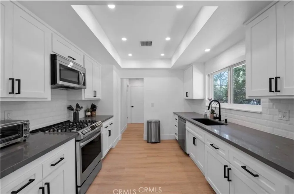 4240 Kingfisher Road Calabasas, CA 91302