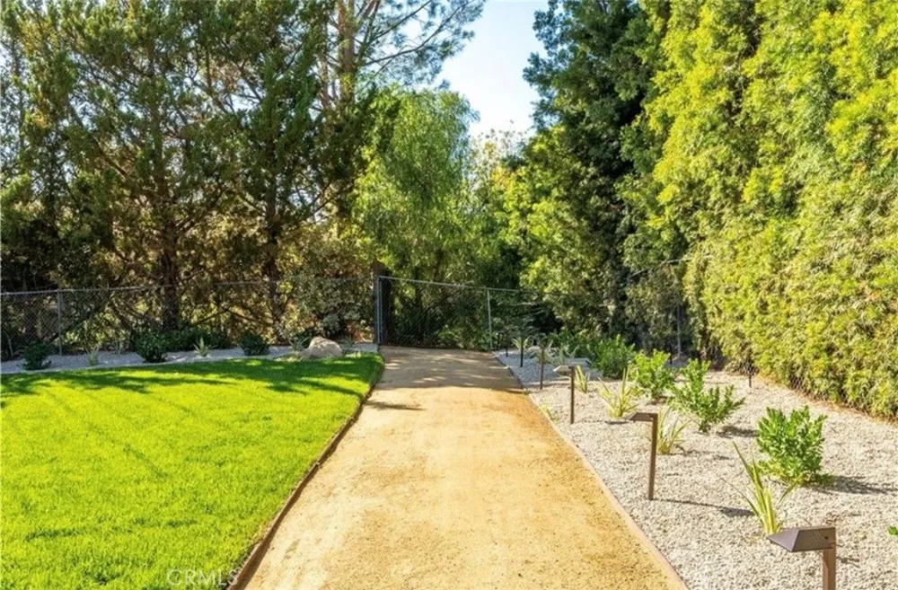 4240 Kingfisher Road Calabasas, CA 91302