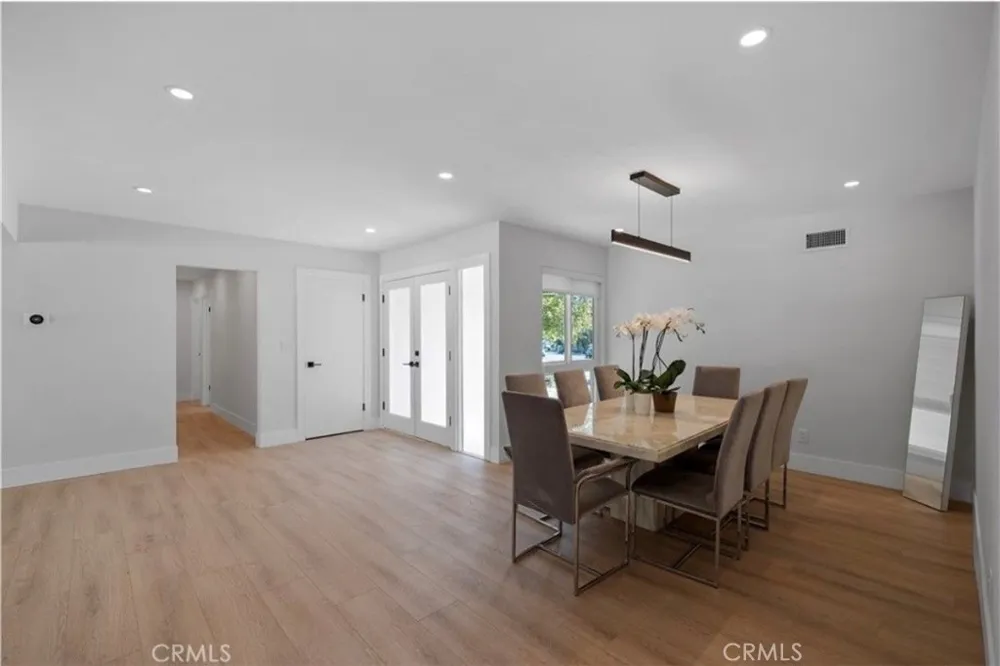 4240 Kingfisher Road Calabasas, CA 91302