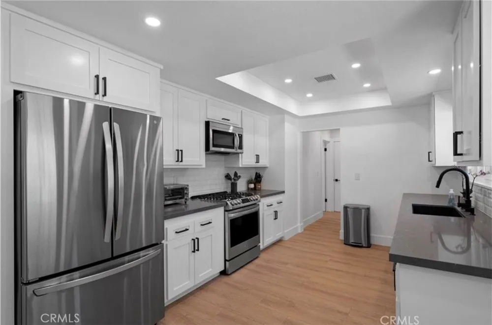 4240 Kingfisher Road Calabasas, CA 91302