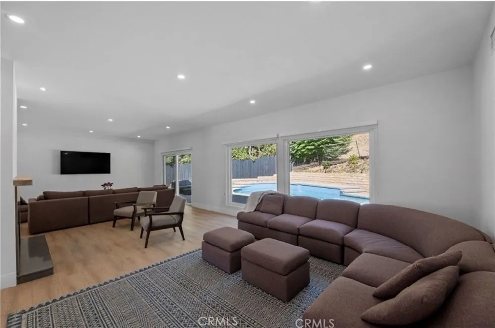 4240 Kingfisher Road Calabasas, CA 91302