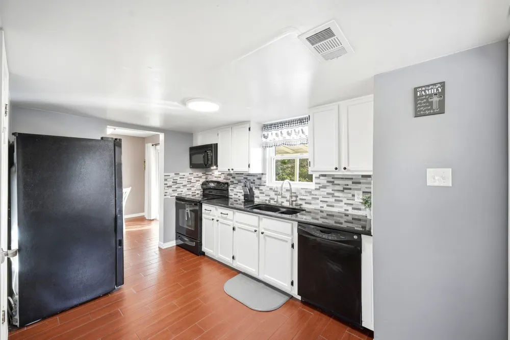133 Meadow View Boulevard Del Valle, TX 78617