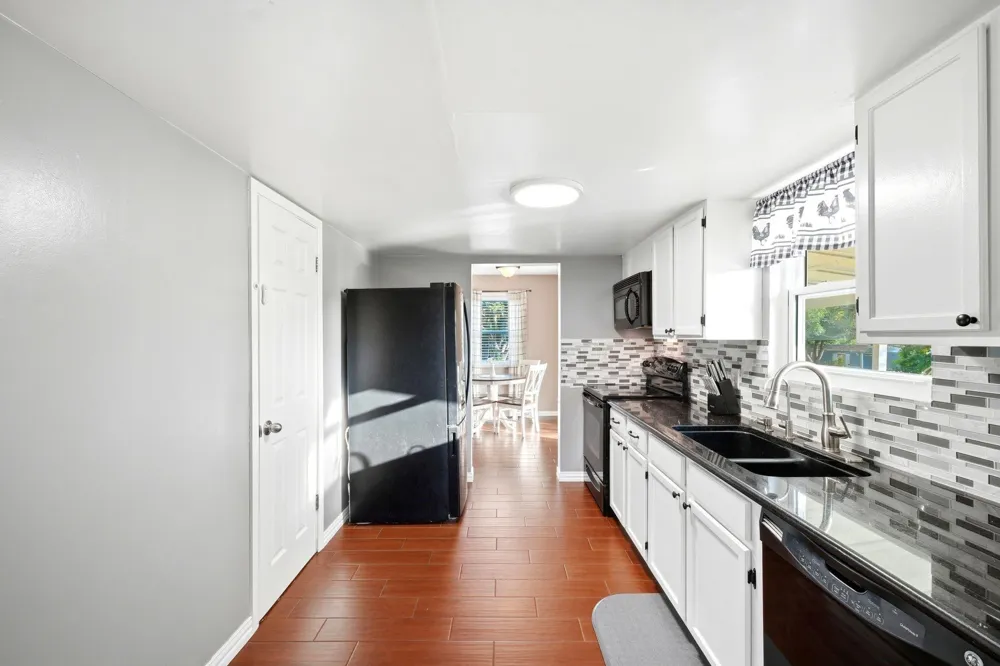 133 Meadow View Boulevard Del Valle, TX 78617