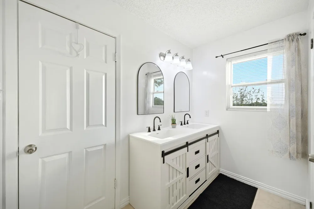 133 Meadow View Boulevard Del Valle, TX 78617