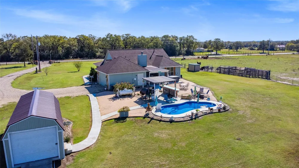 12065 Fm 1696 Road Bedias, TX 77831