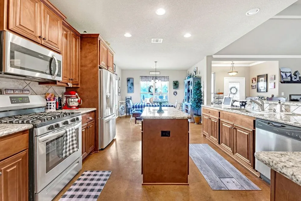 12065 Fm 1696 Road Bedias, TX 77831