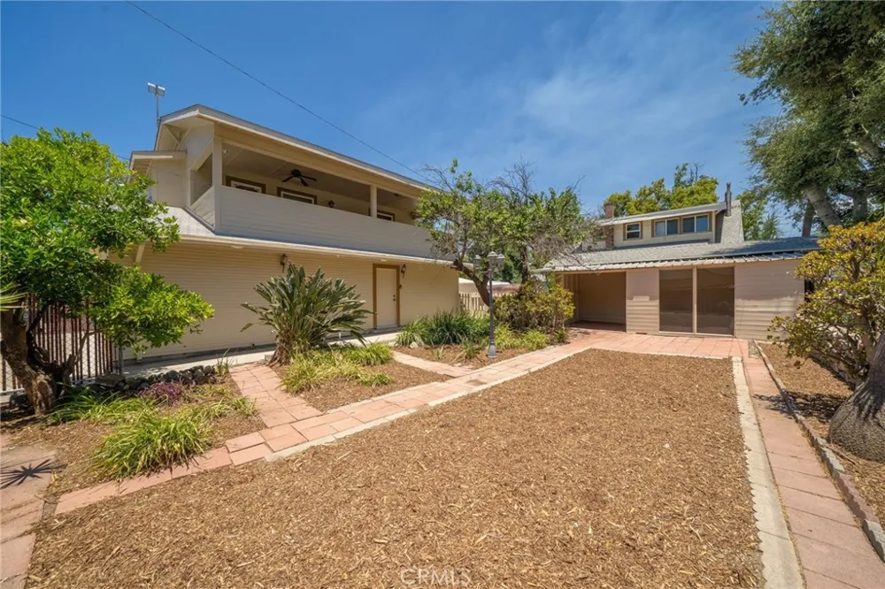 2382 Bonita Avenue La Verne, CA 91750