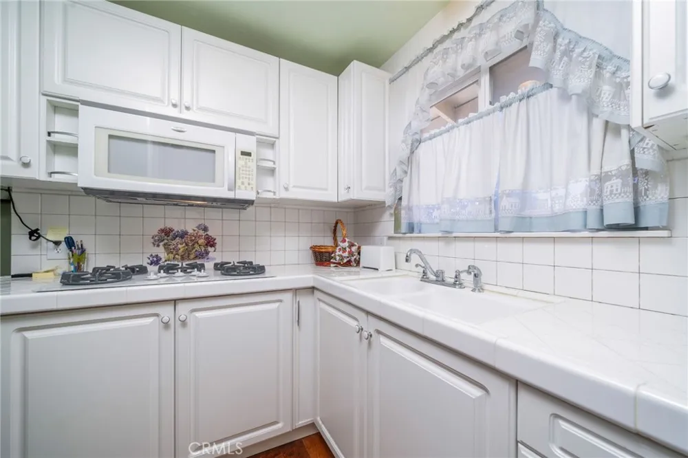 2382 Bonita Avenue La Verne, CA 91750