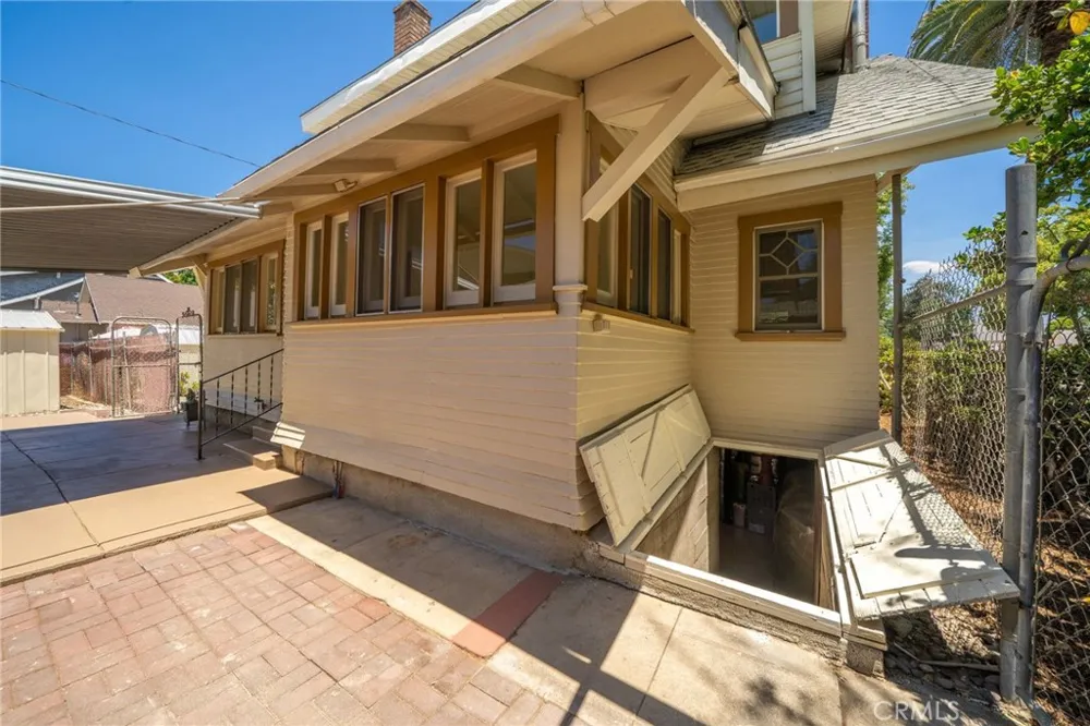 2382 Bonita Avenue La Verne, CA 91750