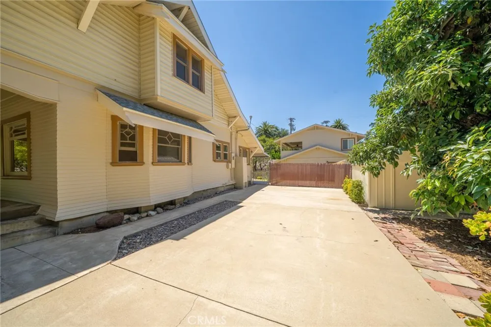 2382 Bonita Avenue La Verne, CA 91750