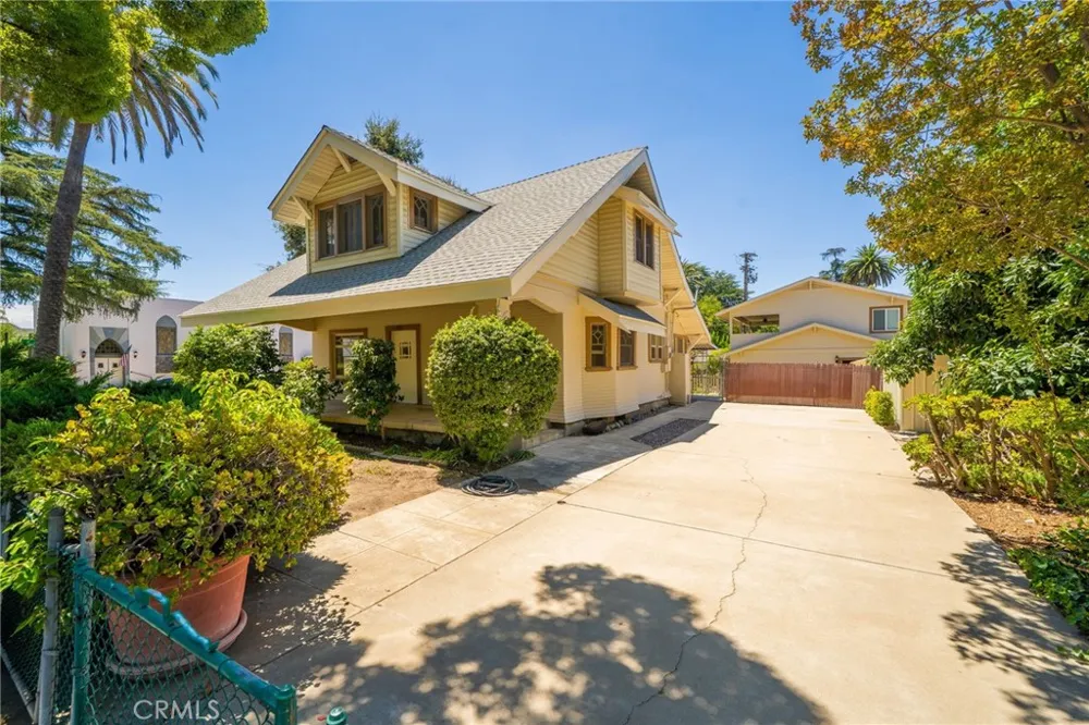 2382 Bonita Avenue La Verne, CA 91750