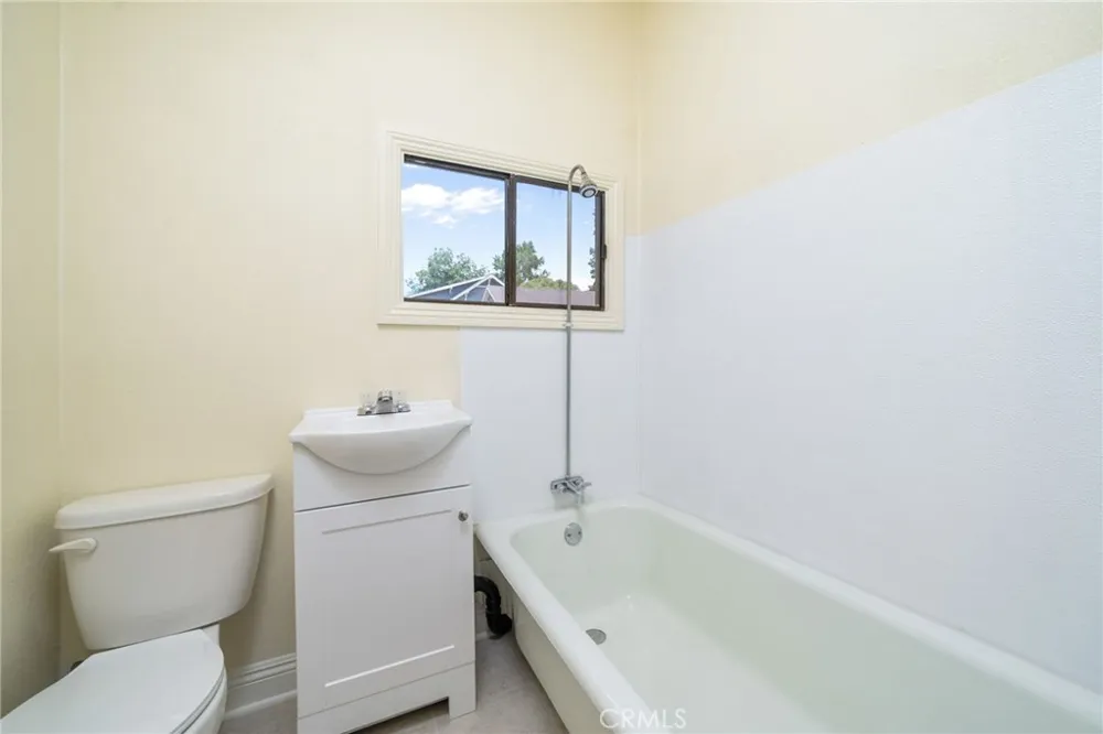 2382 Bonita Avenue La Verne, CA 91750