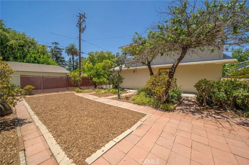 2382 Bonita Avenue La Verne, CA 91750