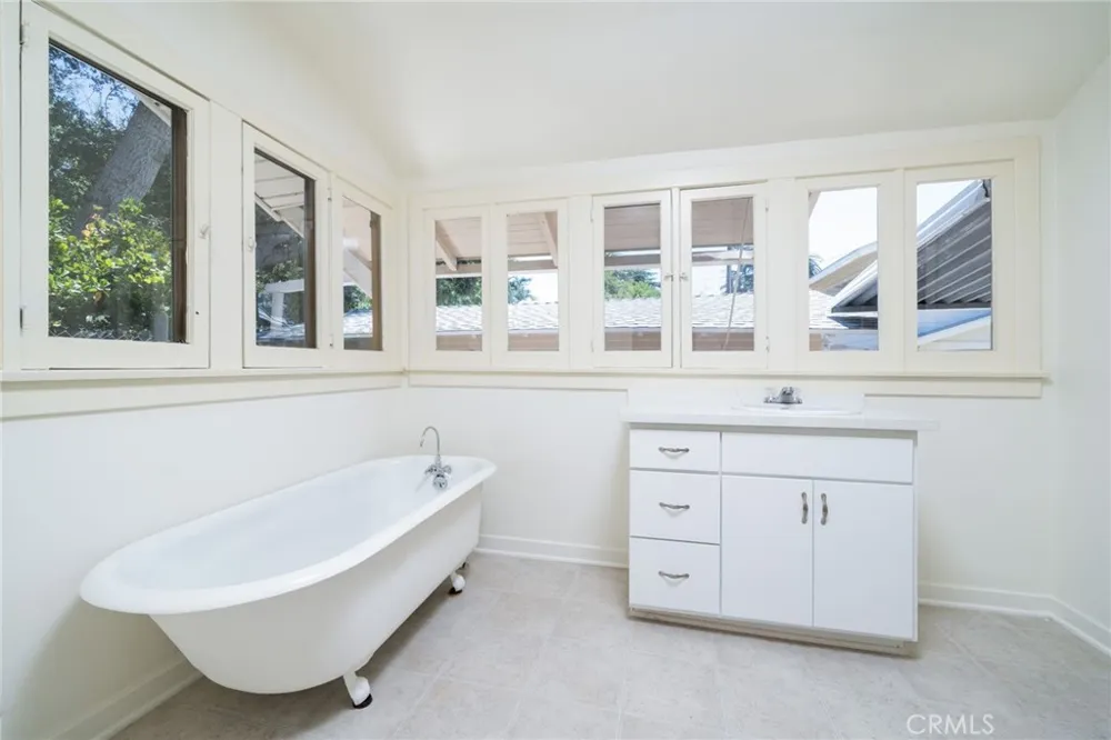 2382 Bonita Avenue La Verne, CA 91750