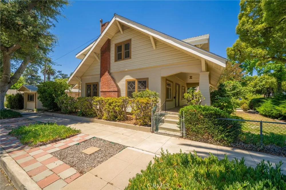 2382 Bonita Avenue La Verne, CA 91750