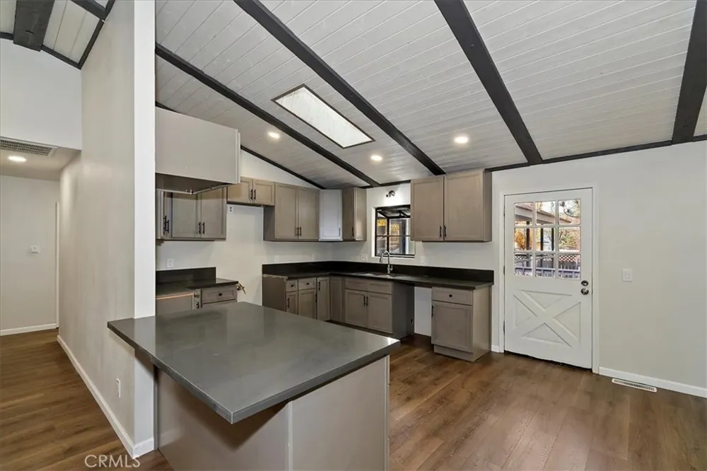 42736 Tannenbaum Platz Big Bear Lake, CA 92315