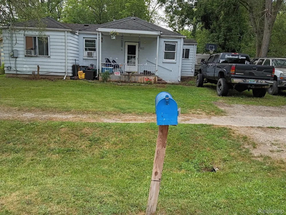 3288 Burnell Avenue Flint Charter Township, MI 48504