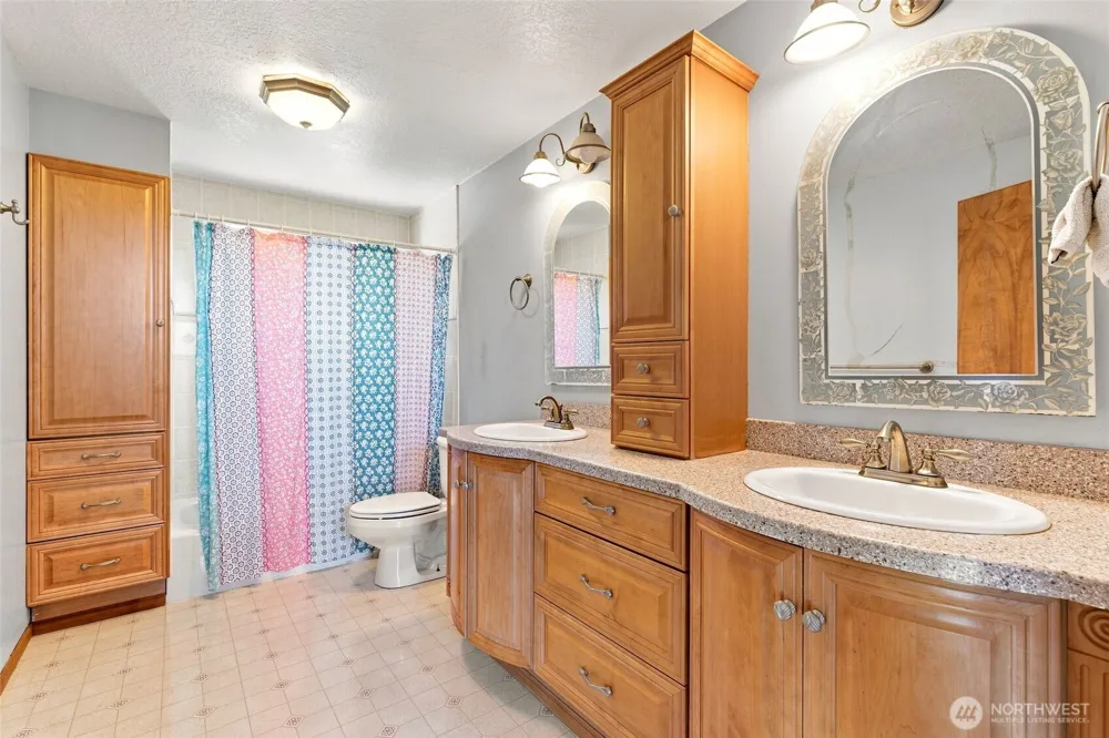 10129 63rd Place W Mukilteo, WA 98275