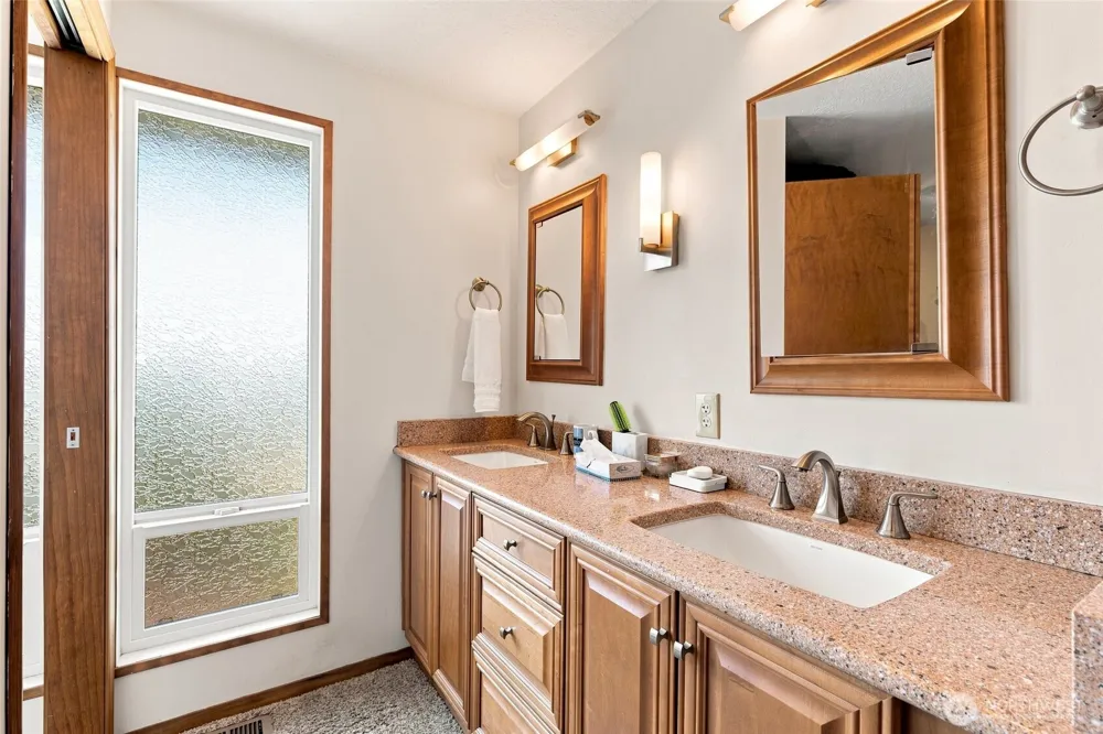 10129 63rd Place W Mukilteo, WA 98275