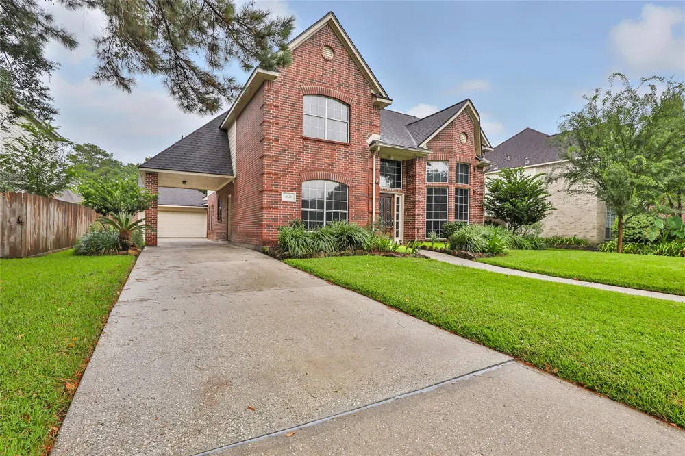 3526 Whispering Brook Drive Kingwood, TX 77345