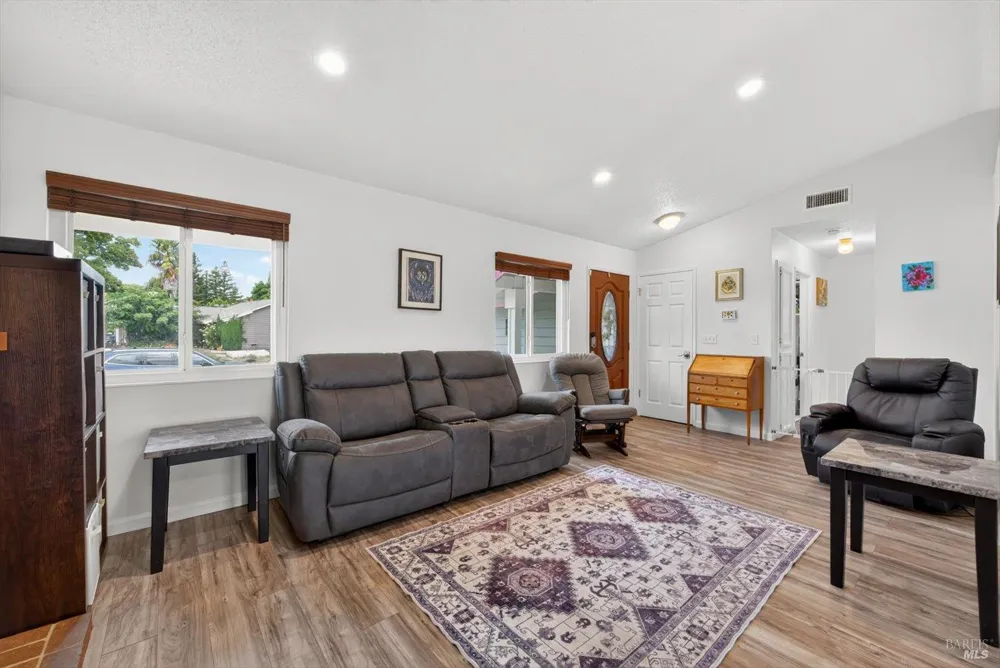 453 Shannon Drive Vacaville, CA 95688
