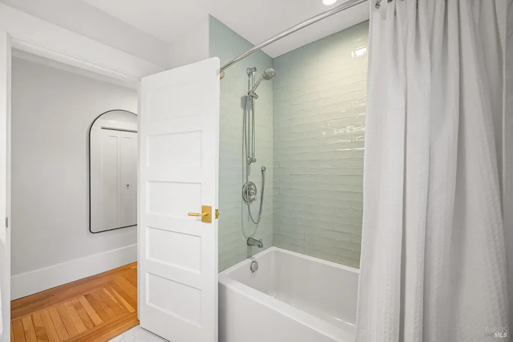 220 Laurel Avenue San Anselmo, CA 94960