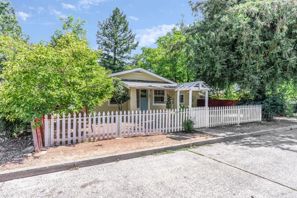 1406 Myrtle Street Calistoga, CA 94515