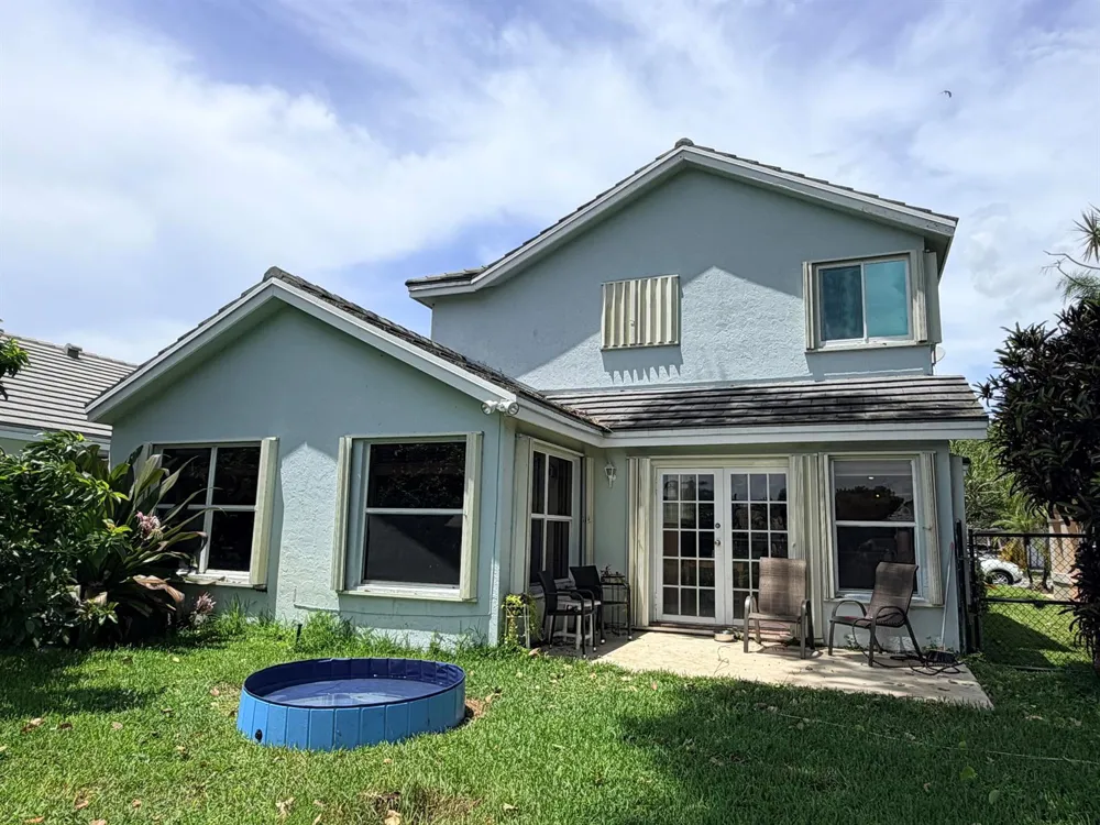 8870 Woodside Court Davie, FL 33328