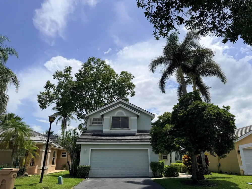 8870 Woodside Court Davie, FL 33328