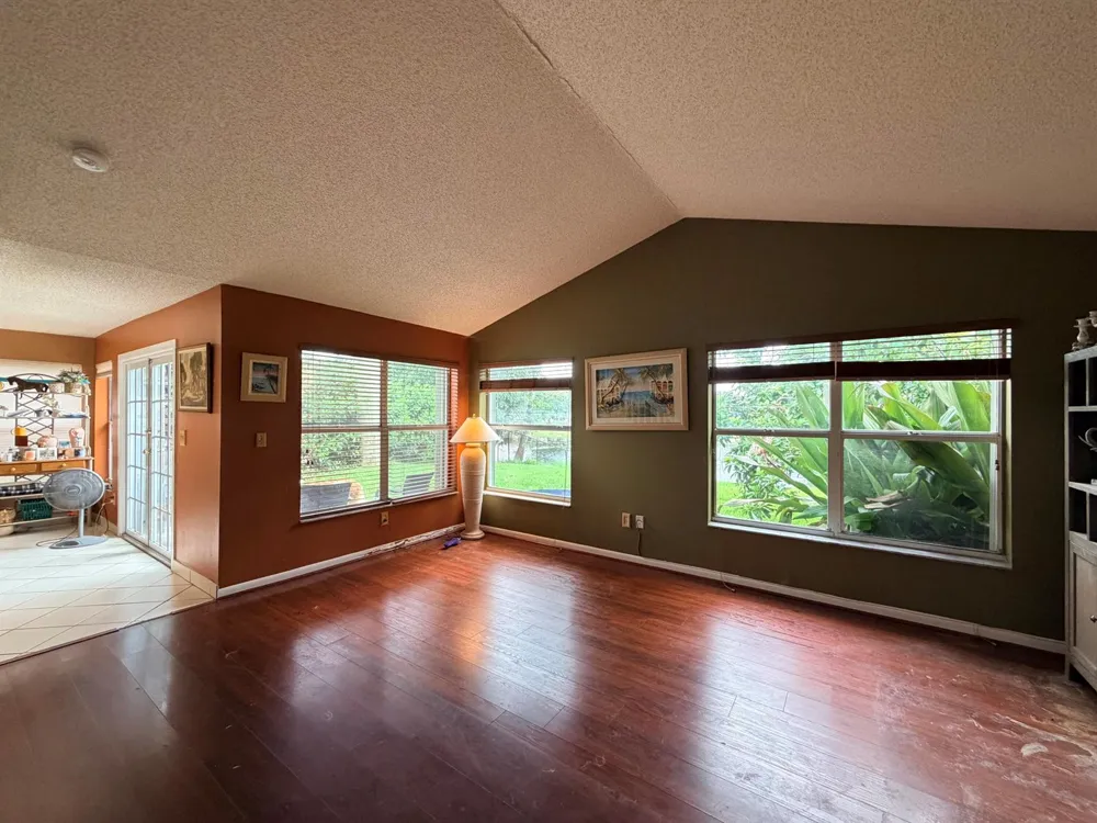 8870 Woodside Court Davie, FL 33328